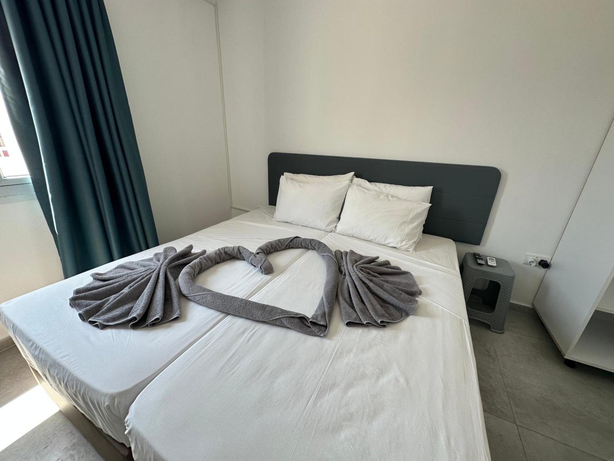 Sun Plaza Suites - Adults Only Aya Napa Dış mekan fotoğraf