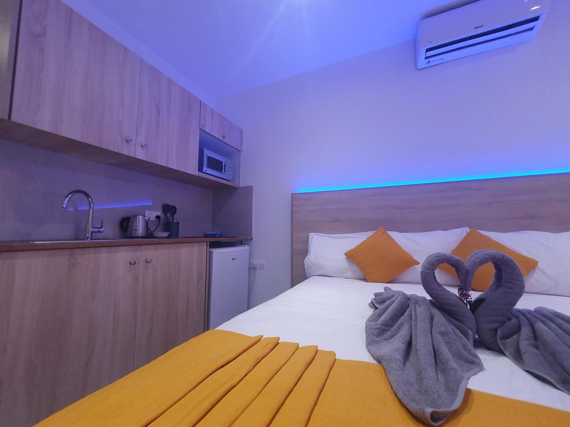 Sun Plaza Suites - Adults Only Aya Napa Dış mekan fotoğraf
