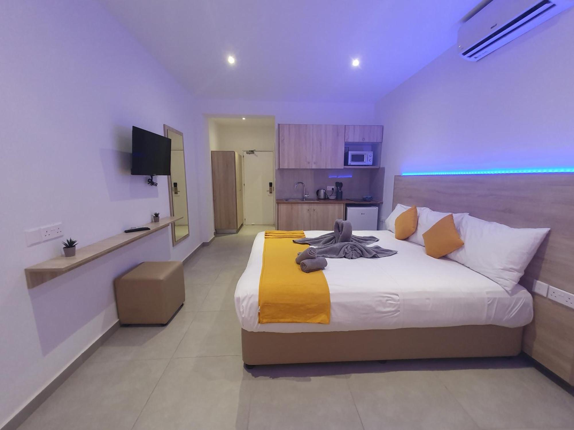 Sun Plaza Suites - Adults Only Aya Napa Dış mekan fotoğraf