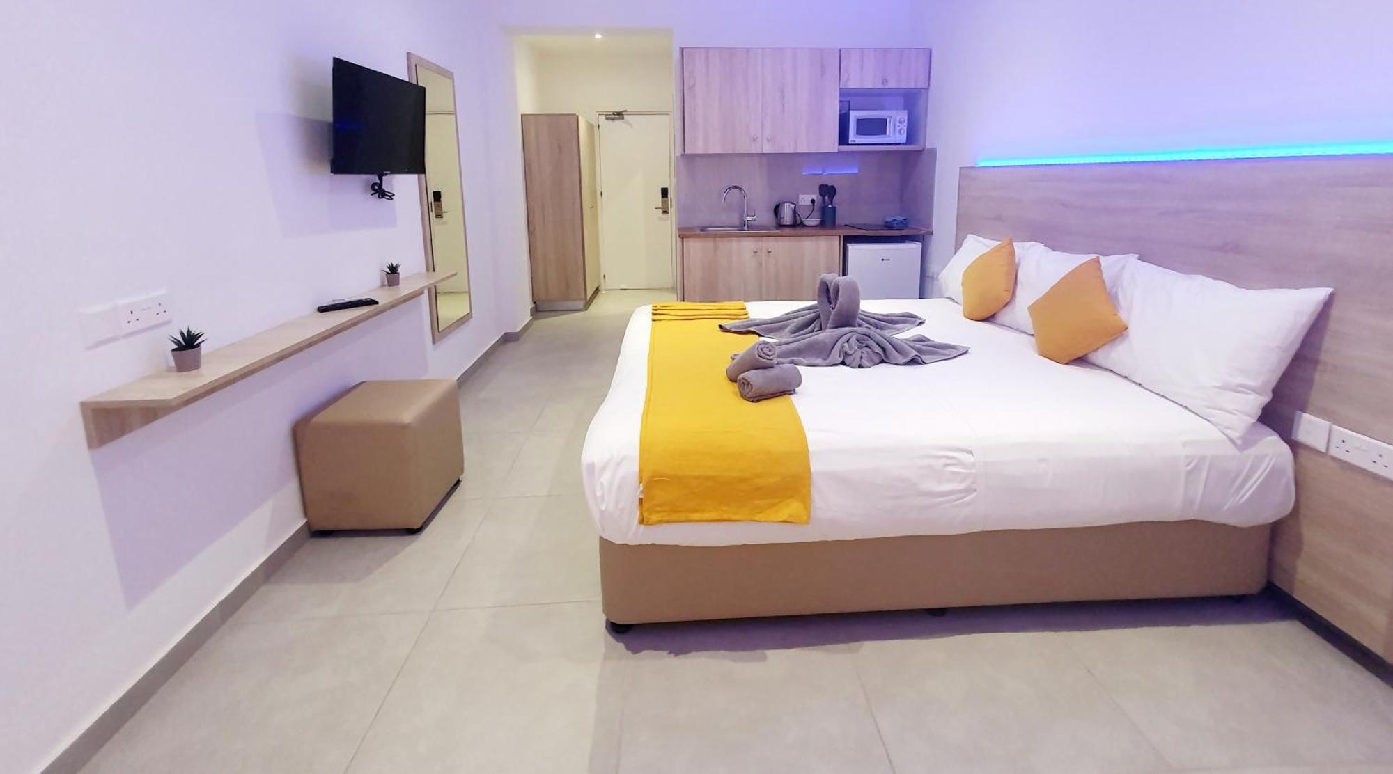 Sun Plaza Suites - Adults Only Aya Napa Dış mekan fotoğraf