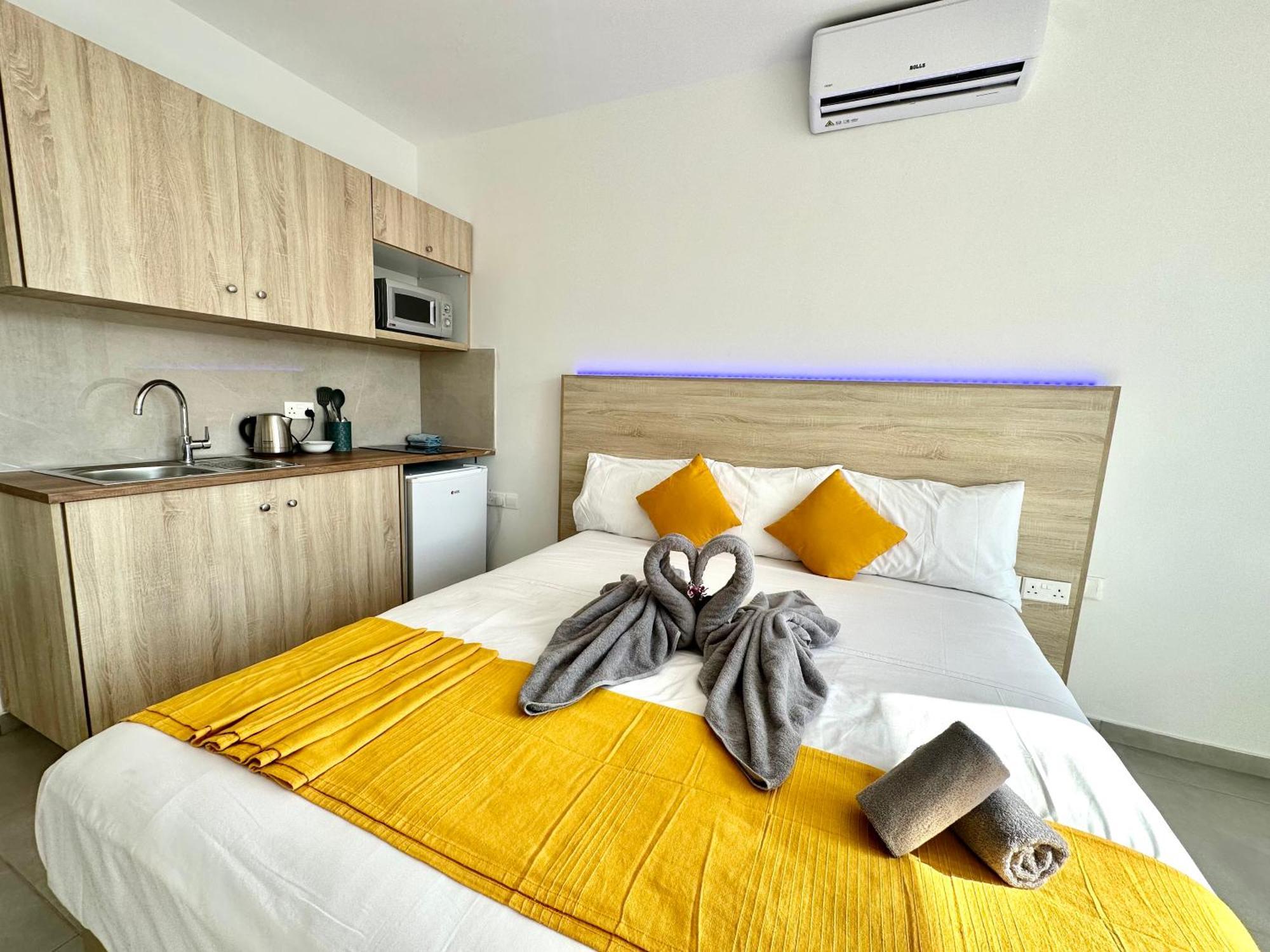 Sun Plaza Suites - Adults Only Aya Napa Dış mekan fotoğraf